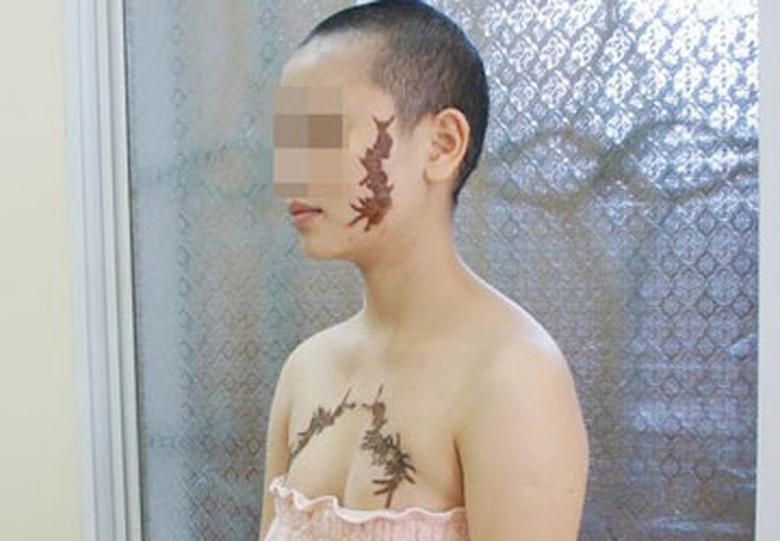 co gai hinh cam con ret