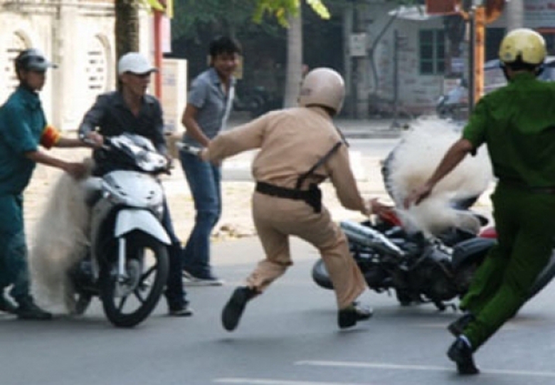 csgt-Thanh-hoa-dung-luoi-bat-quai-xe