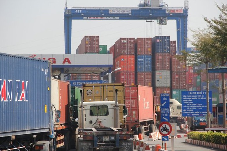 mat_tich_200_container_cang_cat_lai