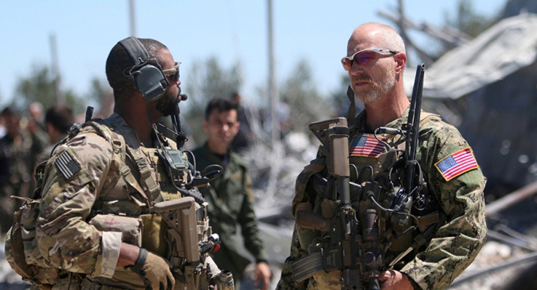 Qu&acirc;n Mỹ tại trụ sở ch&iacute;nh của YPG