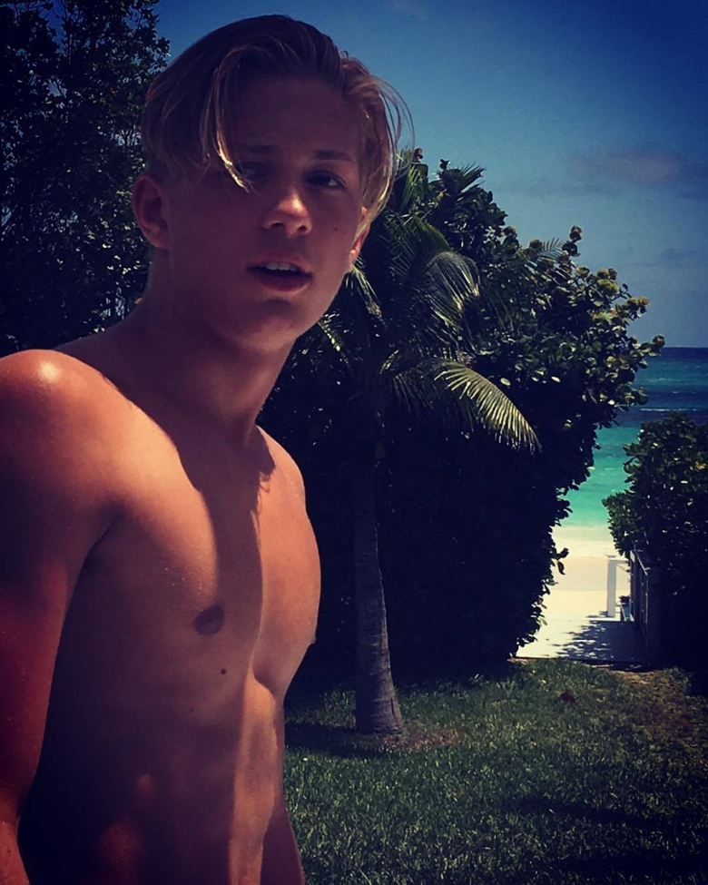 Ho&agrave;ng tử Hy Lạp