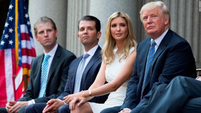 Tổng thống Trump v&agrave; con trai, con g&aacute;i
