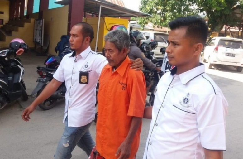 Ph&aacute;p sư bị bắt mặc &aacute;o m&agrave;u cam