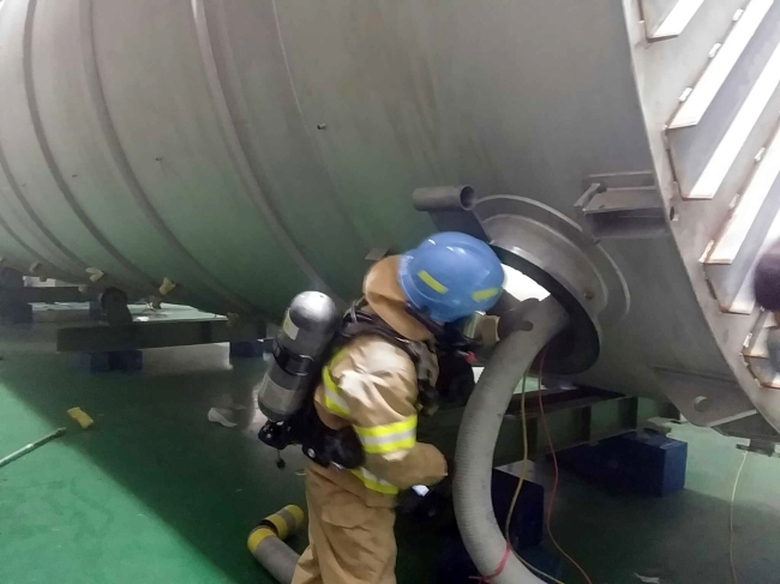 nh&acirc;n vi&ecirc;n cứu hỏa