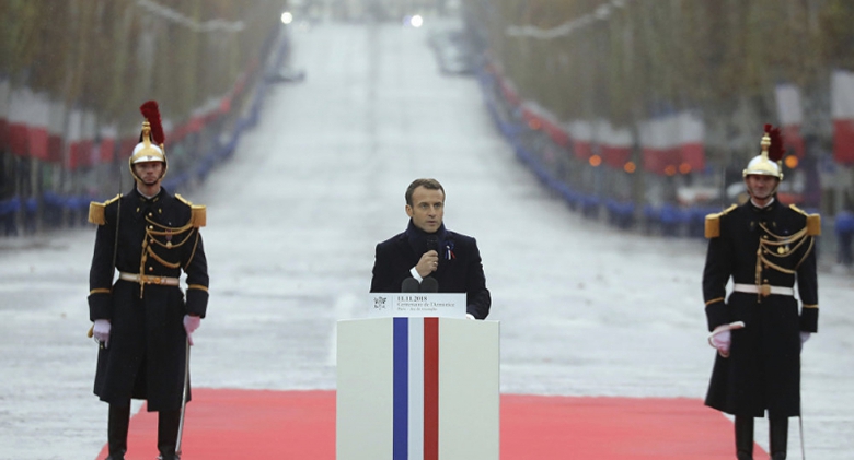 Macron ph&aacute;t biểu