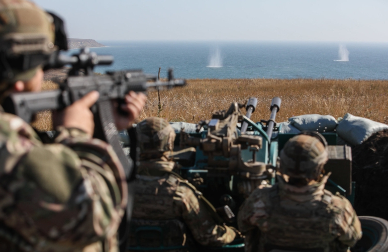 Ukraine huấn luyện để đối ph&oacute;