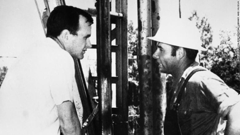 trước khi gia nhập ch&iacute;nh trị la nh&agrave; khai th&aacute;c dầu