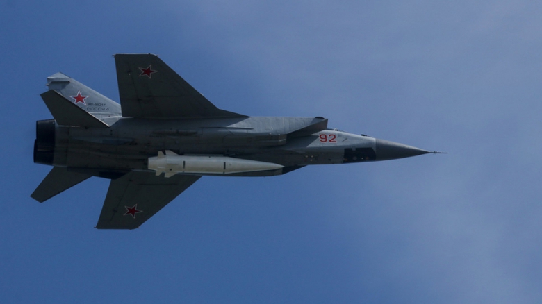 MIG-31 được trang bị t&ecirc;n lửa Kinzhal 2