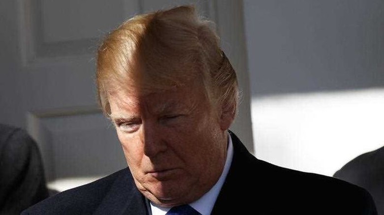 Trump đ&oacute;ng cửa