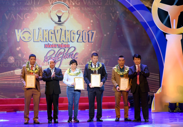 Nga Viet va ong ... trao giai Van hoa giao thong