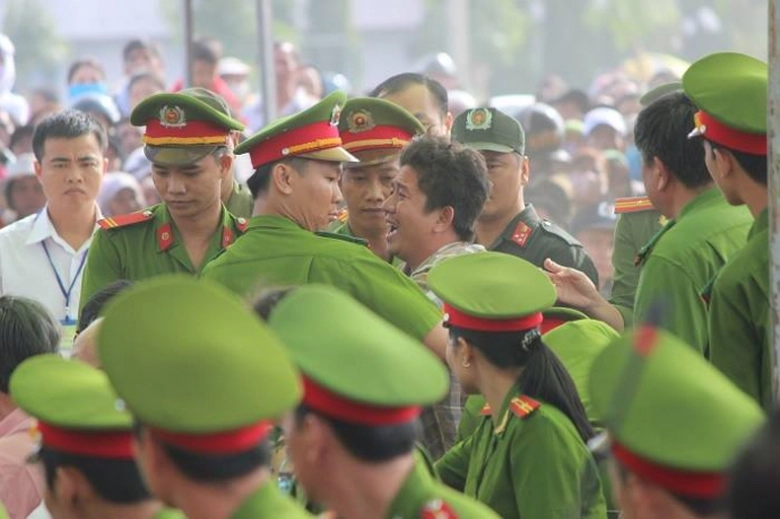 12395087_904916539603833_1007498552_n