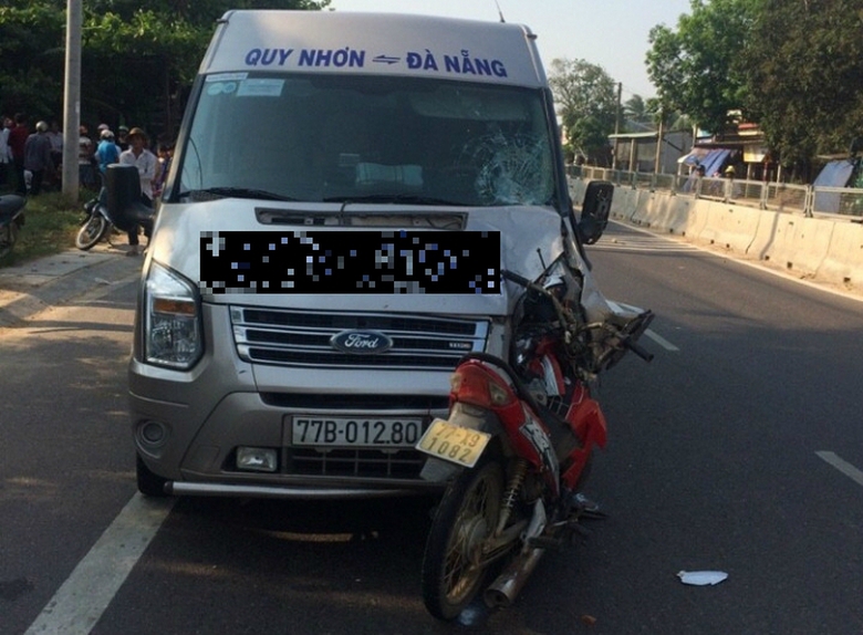 di-nguoc-chieu-tren-ql1a-nguoi-dan-ong-bi-xe-khach