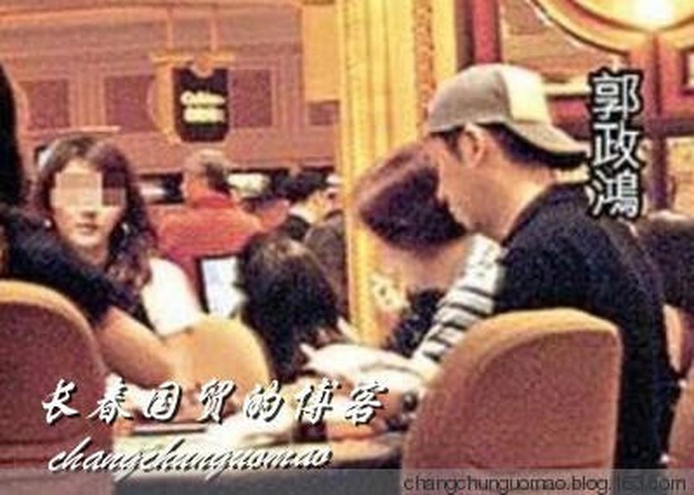  Qu&aacute;ch Ch&iacute;nh Hồng.