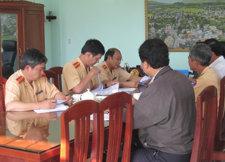 L&atilde;nh đạo c&aacute;c Ph&ograve;ng li&ecirc;n ng&agrave;nh triển khai kiểm tra dịch c&uacute;m gia cầm