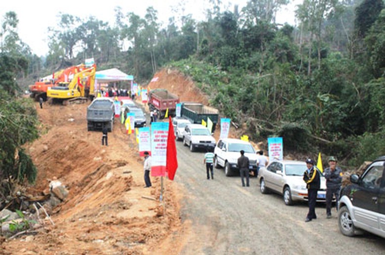 Thi c&ocirc;ng hầm Đ&egrave;o Cả