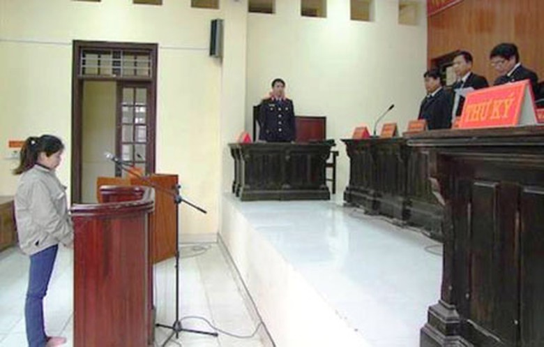 Bị cáo Hi&ecirc;̀n trước vành móng ngựa