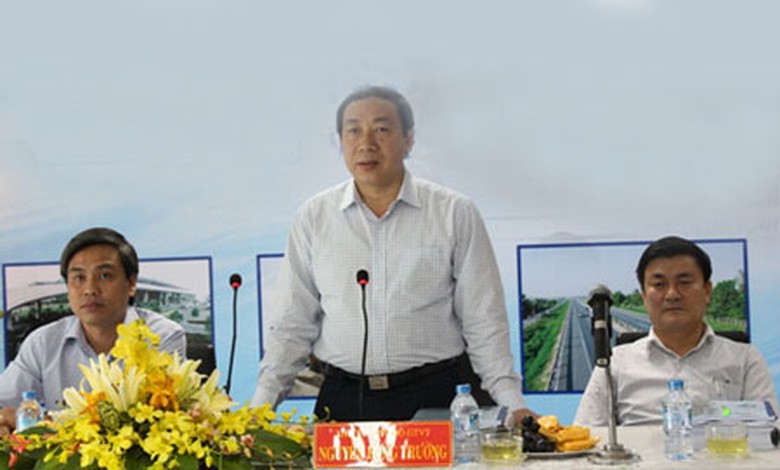 Thứ trưởng Bộ GTVT Nguyễn Hồng Trường chủ tr&igrave; họp b&aacute;o IPO CIENCO6