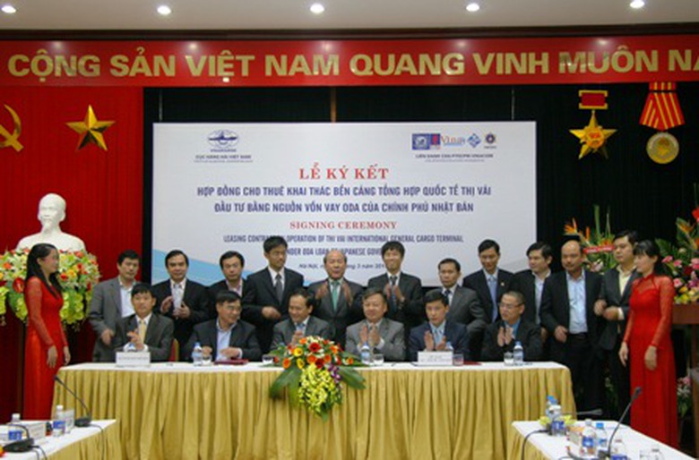 Thứ trưởng Bộ GTVT Nguyễn Văn C&ocirc;ng chứng kiến Lễ k&yacute; kết