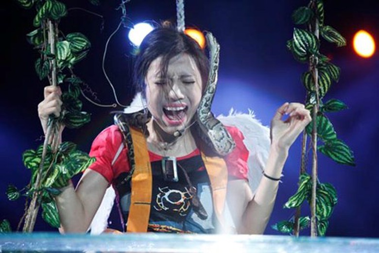 Ca sĩ Trang Ph&aacute;p la h&eacute;t trước một m&agrave;n thử th&aacute;ch