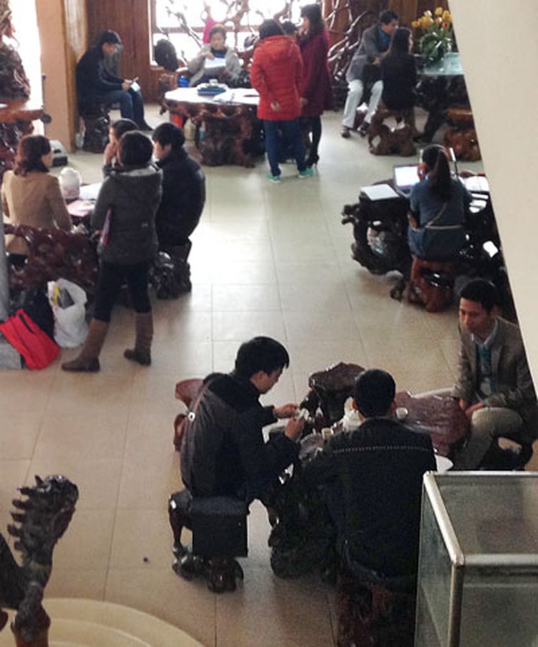 &ldquo;C&ograve;&rdquo; nh&agrave; đất hoạt động nhộn nhịp tại kh&aacute;ch sạn Mường Thanh, H&agrave; Nội