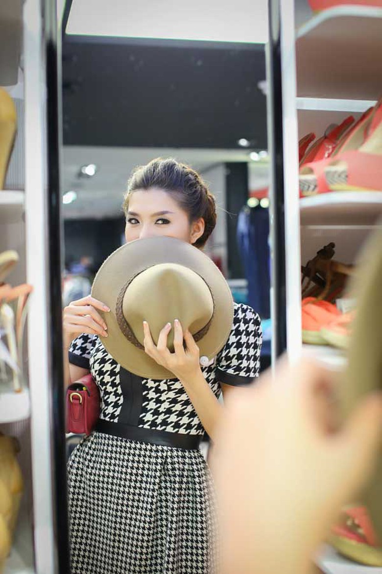 Người đẹp chưa c&oacute; &yacute; định quay trở lại showbiz v&igrave; Ngọc Quy&ecirc;n muốn tận hưởng những th&aacute;ng ng&agrave;y hạnh ph&uacute;c.