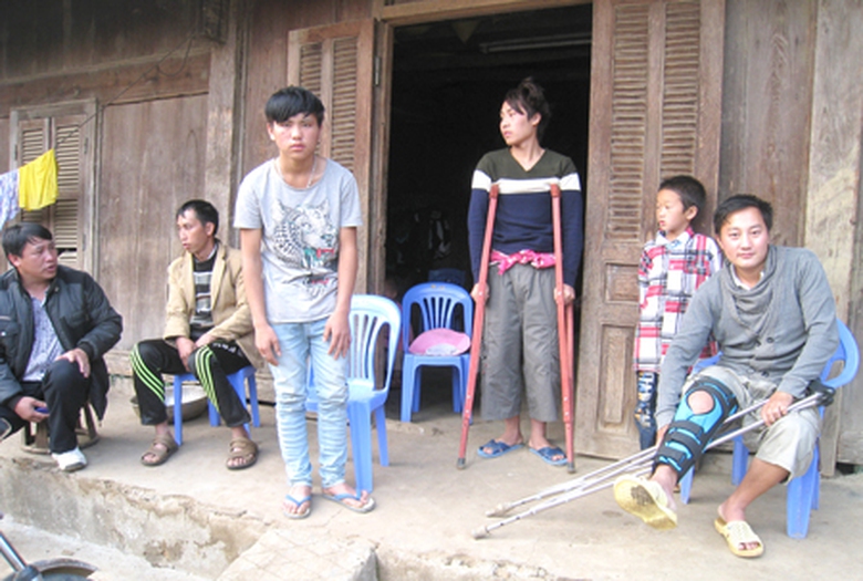  Chang A Nam (thứ ba từ tr&aacute;i sang) bị cắt một b&ecirc;n l&aacute; l&aacute;ch v&agrave; một quả thận