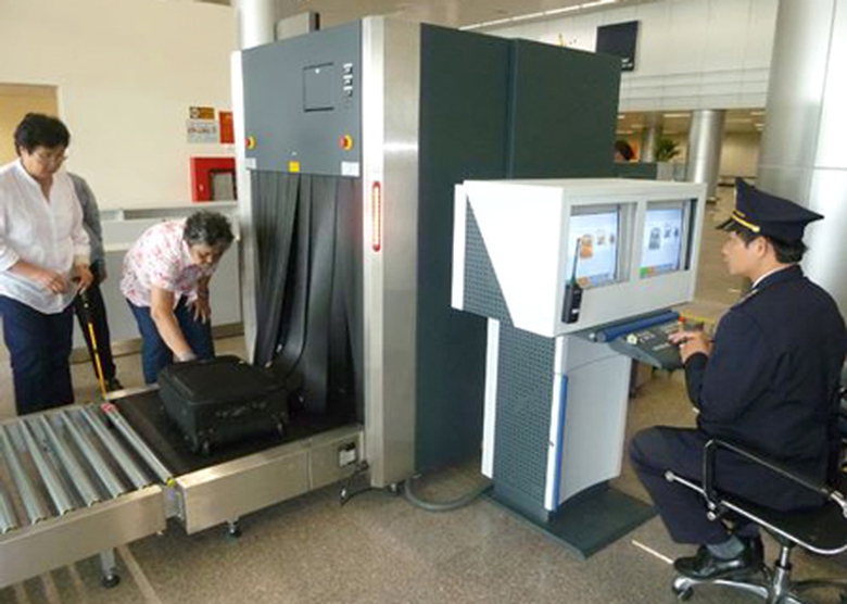 Thủ tục soi chiếu tại s&acirc;n bay