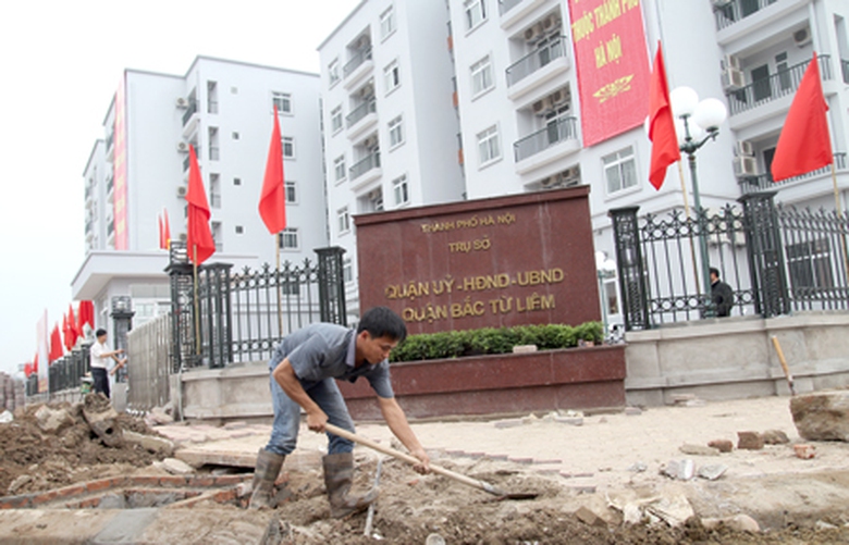 Trụ sở Bộ m&aacute;y ch&iacute;nh quyền mới của quận Bắc Từ Li&ecirc;m đang được ho&agrave;n thiện những hạng mục cuối c&ugrave;ng (chụp chiều 26/3) 