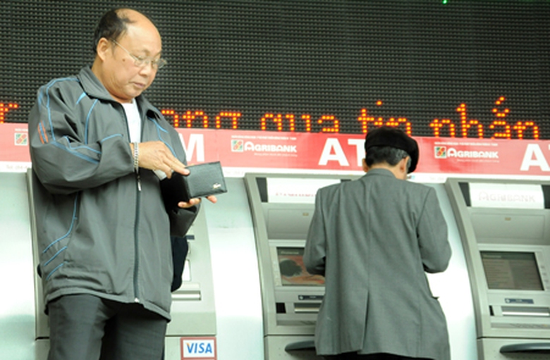 Với c&aacute;ch t&iacute;nh mới trong dự thảo Luật Bảo hiểm x&atilde; hội (sửa đổi), nhiều khả năng lương hưu của c&ocirc;ng chức sẽ sụt giảm