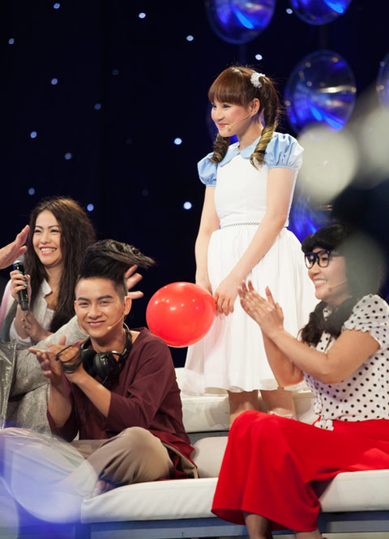 C&ocirc; ca sĩ xinh đẹp Vy Oanh trở lại s&acirc;n khấu Gương mặt th&acirc;n quen với b&agrave;i h&aacute;t Luz Clarita với sự h&oacute;a th&acirc;n th&agrave;nh Daniela Lujan. Ảnh:BTC