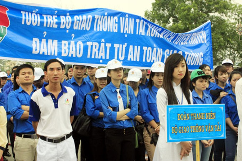 Thời gian qua, Đo&agrave;n Thanh ni&ecirc;n Bộ GTVT xung k&iacute;ch tr&ecirc;n nhiều lĩnh vực x&atilde; hội, tuy&ecirc;n truyền ATGT