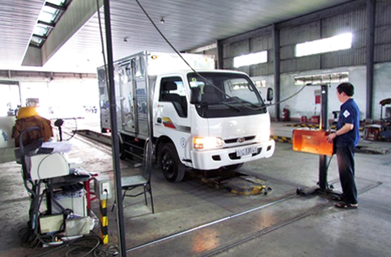 Cục Đăng kiểm VN thường xuy&ecirc;n kiểm tra đột xuất c&aacute;c phương tiện mới được chứng nhận kiểm định nhằm chống ti&ecirc;u cực trong c&ocirc;ng t&aacute;c đăng kiểm phương tiện GTVT