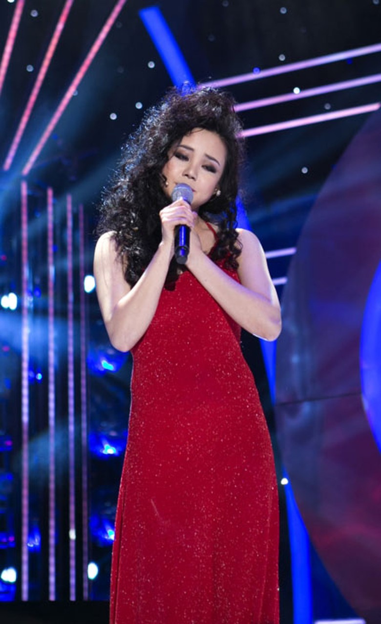 Gi&aacute;m khảo Ho&agrave;i Linh cũng rất t&acirc;m đắc với tiết mục: C&oacute; một đặc điểm anh rất th&iacute;ch l&agrave; em vẫn giữ nguy&ecirc;n phong c&aacute;ch, thần th&aacute;i khi kết b&agrave;i, đ&acirc;y l&agrave; phong c&aacute;ch rất đặc trưng của chị Ngọc Lan. Anh rất ngợi khen c&aacute;ch xử l&yacute; b&agrave;i h&aacute;t của em. Xem những tiết mục hay qu&aacute; nhiều n&ecirc;n b&acirc;y giờ t&ocirc;i kh&ocirc;ng tỉnh nổi nữa rồi. C&oacute; ai cho t&ocirc;i vi&ecirc;n thuốc nhức đầu cho t&ocirc;i uống đỡ đi&rdquo;.