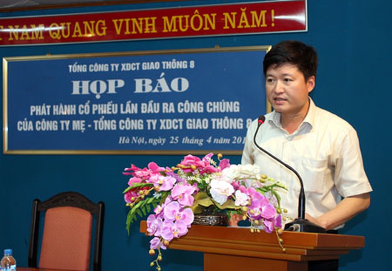 Chủ tịch HĐTV CIENCO 8 Vũ Cao Đ&agrave;m giới thiệu về Tổng c&ocirc;ng ty v&agrave; qu&aacute; tr&igrave;nh chuyển đổi sang doanh nghiệp cổ phần.