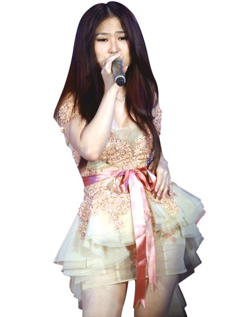 Ca sỹ Hương Tr&agrave;m