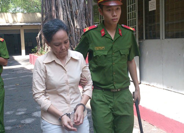 Bị c&aacute;o Trần Thị Lệ Mỹ bị dẫn giải về trại giam