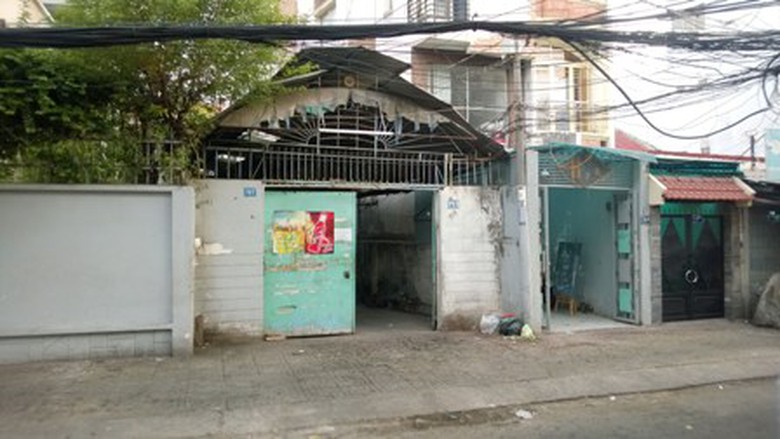 Căn nh&agrave; nơi thanh ni&ecirc;n cố thủ trong nh&agrave;