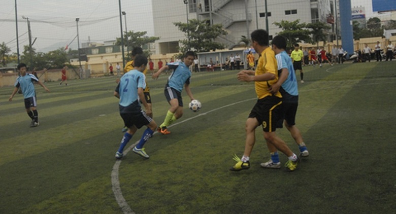 Một pha tranh b&oacute;ng