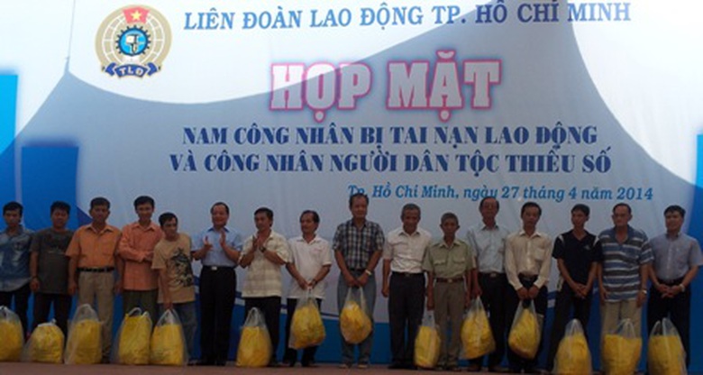 Mừng ng&agrave;y Quốc tế Lao động 1/5 v&agrave; Th&aacute;ng c&ocirc;ng nh&acirc;n lần thứ 6, TPHCM tổ chức tặng qu&agrave; cho 400 c&ocirc;ng nh&acirc;n c&oacute; ho&agrave;n cảnh đặc biệt