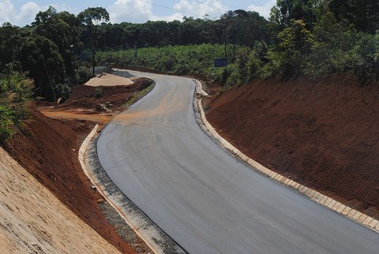 C&oacute; đoan đẹp như con trăn khổng lồ, uốn lượn giữa rừng n&uacute;i bao la