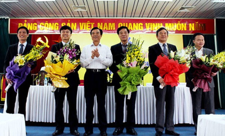 C&aacute;c th&agrave;nh vi&ecirc;n HĐQT mới của CIENCO1 ra mắt đại hội.