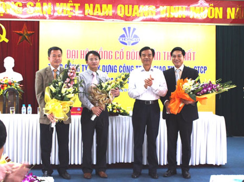 Ra mắt Ban kiểm so&aacute;t.