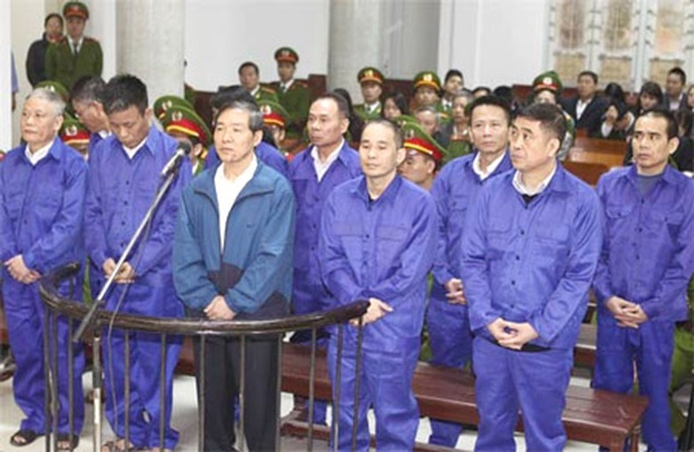 Vụ &aacute;n Dương Ch&iacute; Dũng v&agrave; đồng phạm l&agrave; vụ &aacute;n tham nhũng lớn đang được x&eacute;t xử