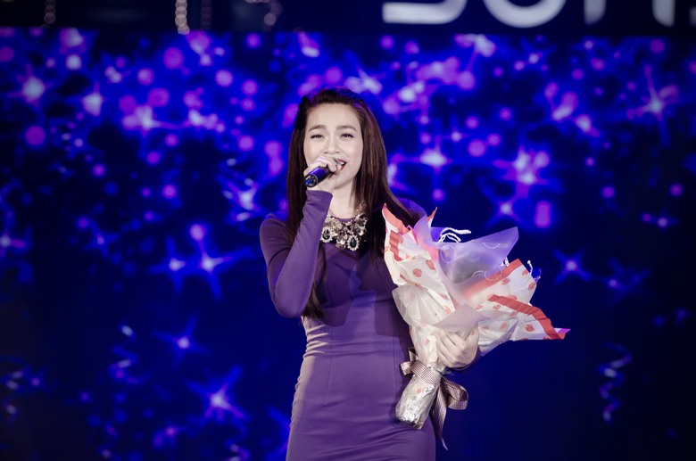 C&ocirc; thể hiện h&igrave;nh ảnh nh&acirc;n vật M&acirc;y khi đ&atilde; trưởng th&agrave;nh v&agrave; c&oacute; những th&agrave;nh c&ocirc;ng nhất định tr&ecirc;n con đường ca h&aacute;t