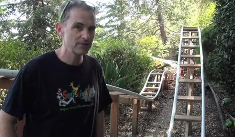 C&ocirc;ng tr&igrave;nh t&agrave;u lượn si&ecirc;u tốc d&agrave;i 60 m của &ocirc;ng Pemble - Ảnh cắt từ YouTube