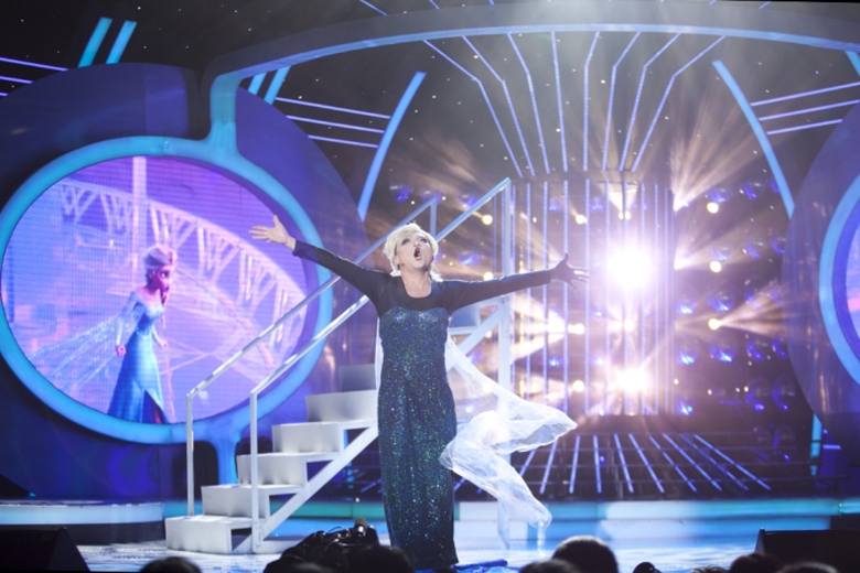 Một nữ ho&agrave;ng băng gi&aacute; đầy ki&ecirc;u sa