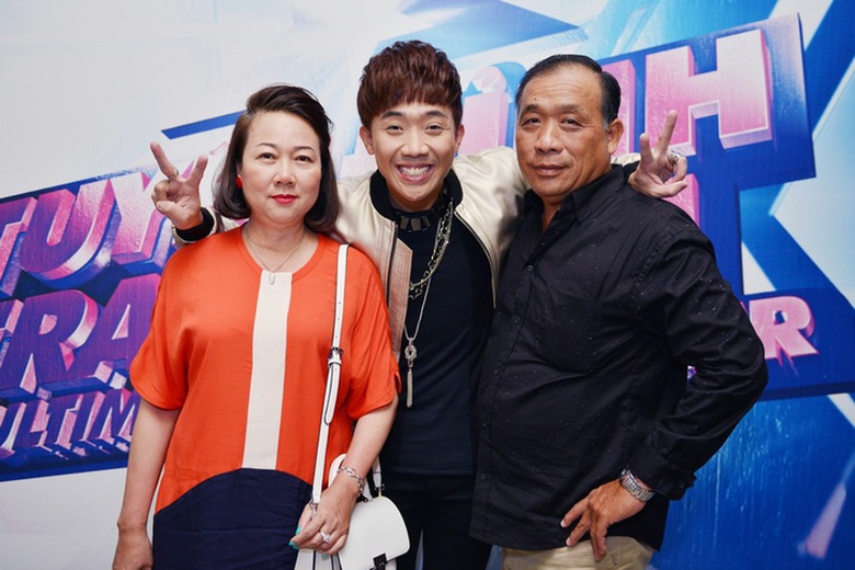  Bởi đ&acirc;y ch&iacute;nh l&agrave; m&oacute;n qu&agrave; &yacute; nghĩa m&agrave; Trấn Th&agrave;nh d&agrave;nh tặng cho mẹ anh nh&acirc;n dịp &ldquo;Ng&agrave;y của mẹ&rdquo; để mẹ nh&igrave;n thấy một Trấn Th&agrave;nh năng nổ, hoạt b&aacute;t v&agrave; đa t&agrave;i như ng&agrave;y h&ocirc;m nay.