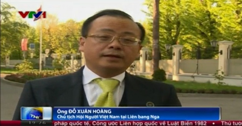 Trong khi đ&oacute;, Người Việt ở Th&aacute;i Lan, L&ecirc;n Bang Nga v&agrave; Mỹ cũng l&ecirc;n tiếng phản đối h&agrave;nh động của Trung Quốc đặt gi&agrave;n khoan tr&ecirc;n thềm lục địa Việt Nam.