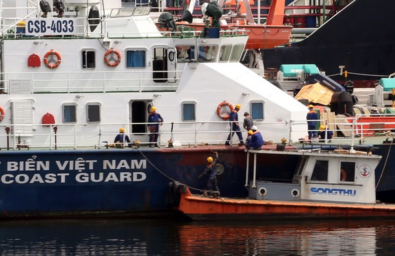 Mạn phải t&agrave;u Cảnh s&aacute;t biển 4033 sau khi được sửa chữa v&agrave; sơn ho&agrave;n thiện. (Ảnh: TTXVN)