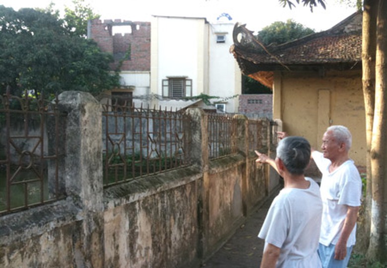 Đại diện BQL di t&iacute;ch đ&igrave;nh Đại Mỗ bức x&uacute;c về c&ocirc;ng tr&igrave;nh vi phạm đất đ&igrave;nh